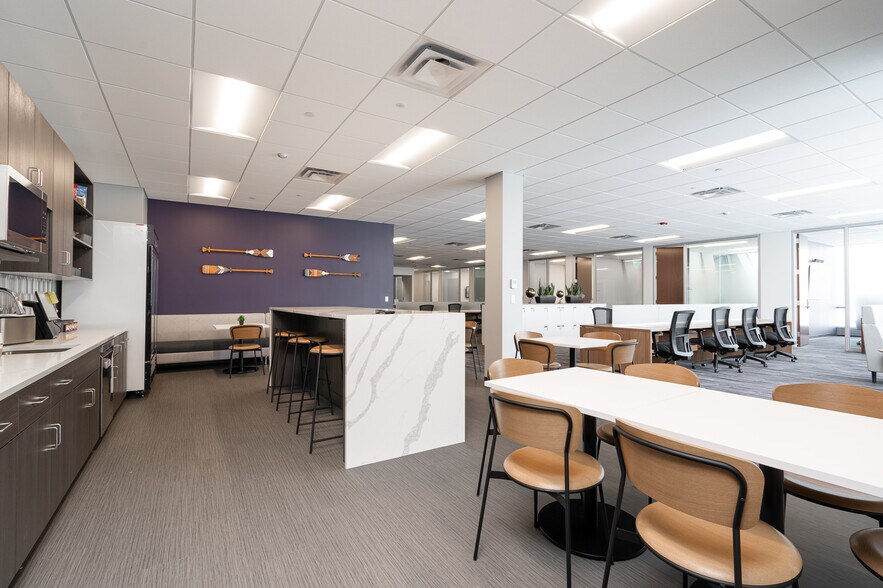 More Photos Of 2685 Vikings Cir, Eagan Office For Lease