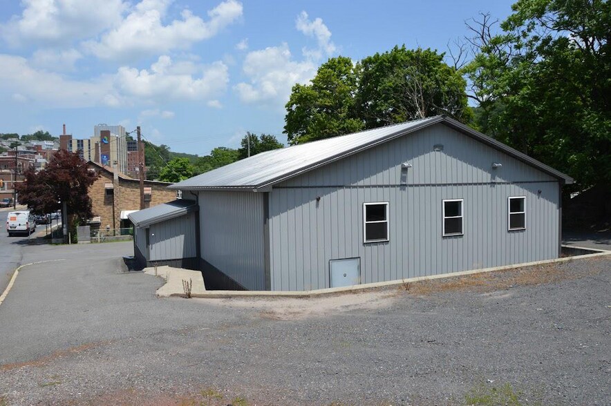 More Photos Of 215 Mauch Chunk St, Pottsville Flex For Sale