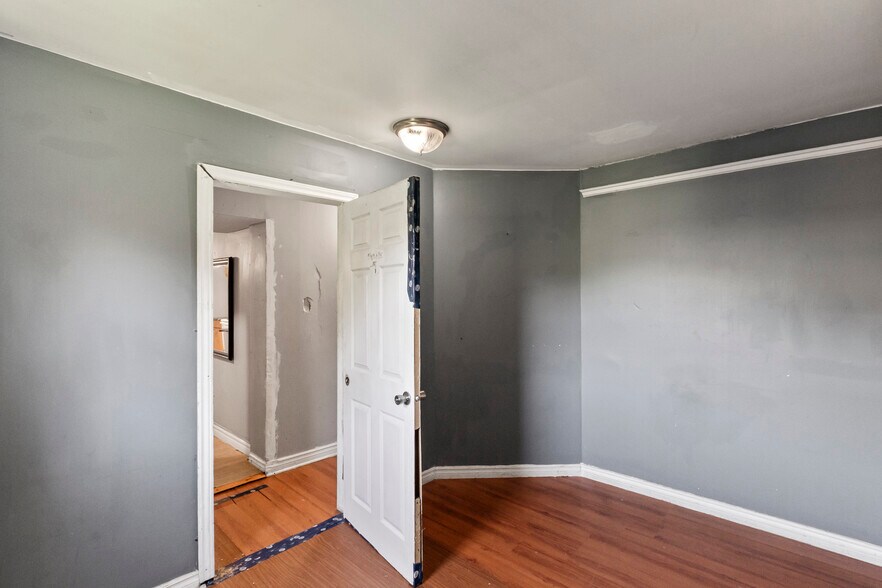 More Photos Of 541 Aylmer St N, Peterborough Apartments For Sale