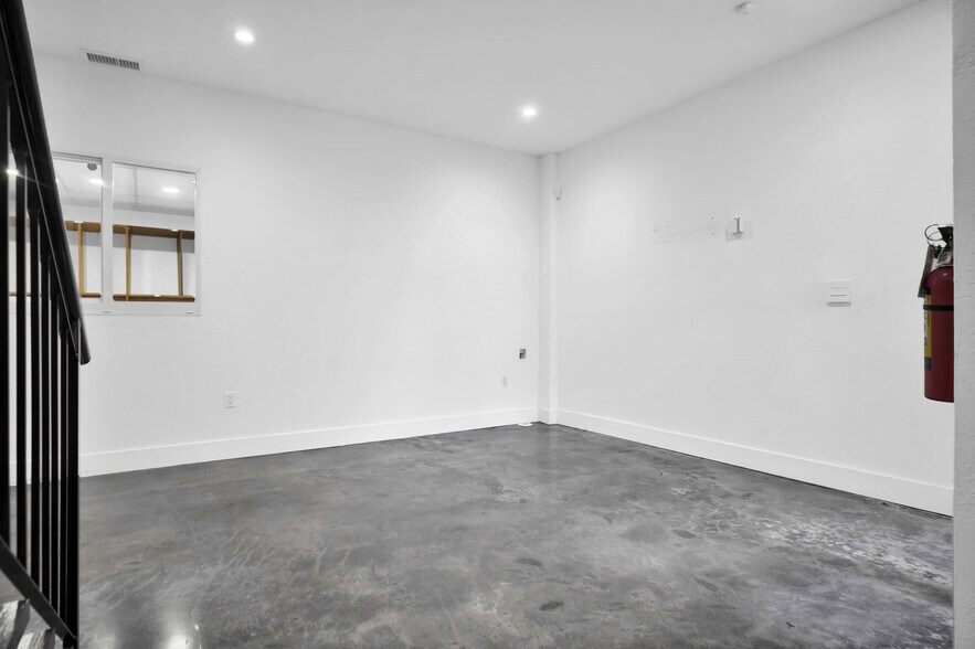 More Photos Of 7311 NW 12th St, Doral Light Distribution For Sale