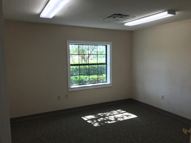 More Photos Of 13910 Fivay Rd, Hudson Medical For Lease