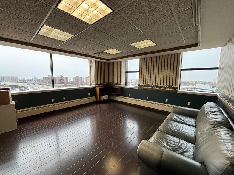 More Photos Of 37 Franklin St, Buffalo Office For Sale