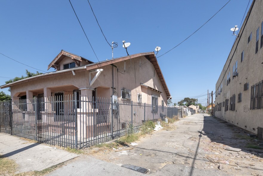 More Photos Of 4620 S Central Ave, Los Angeles Storefront For Sale