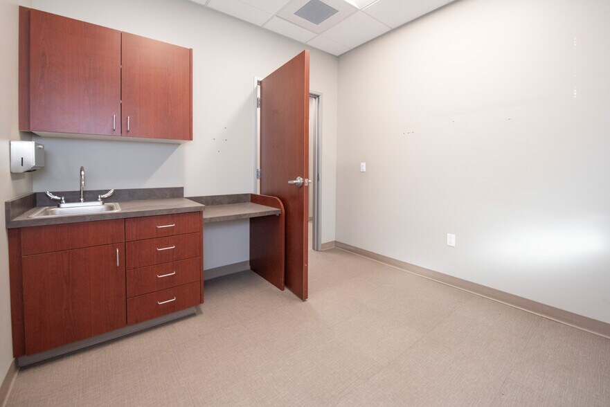 More Photos Of 4361 Boniface Pky, Anchorage Healthcare For Sale
