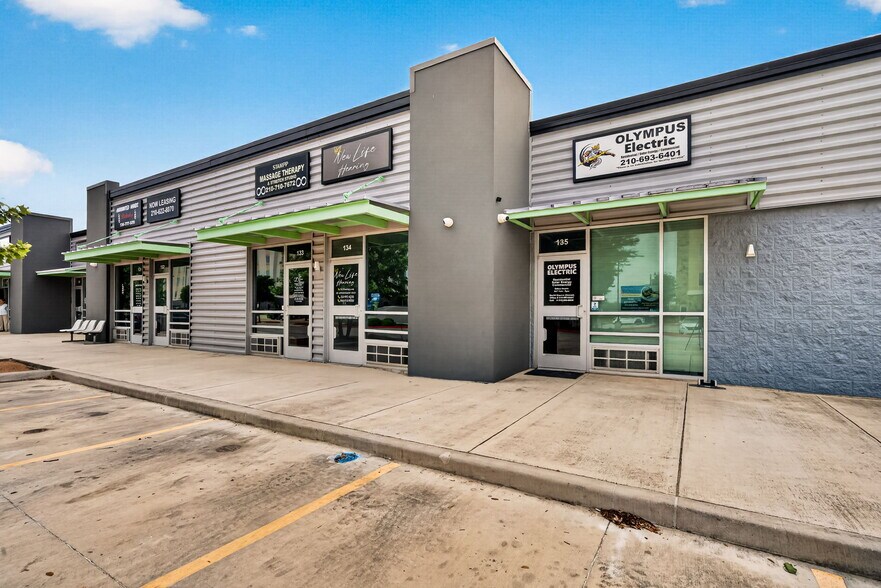 More Photos Of 8114 City Base Landing, San Antonio Unknown For Lease