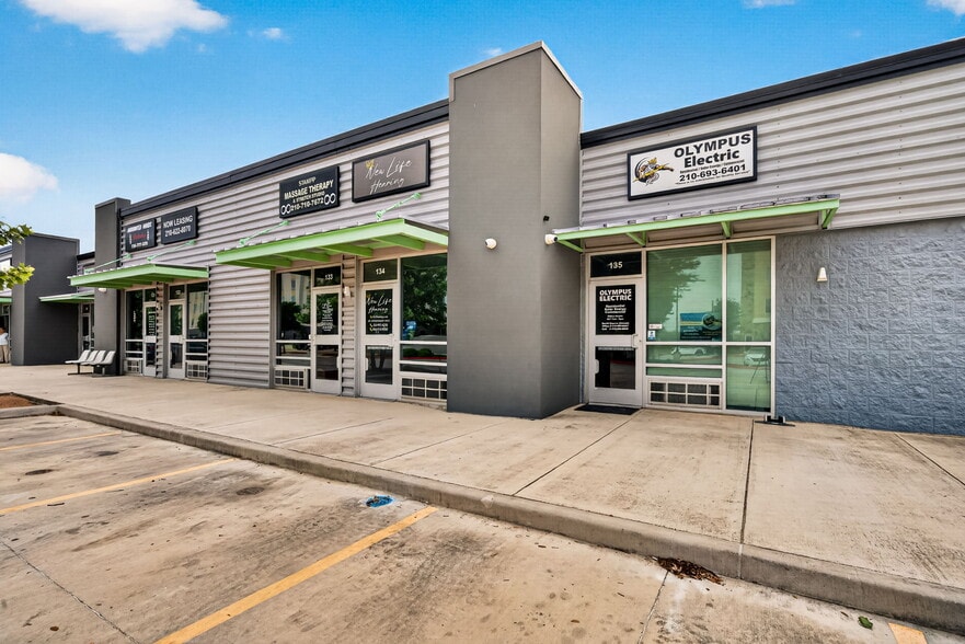 More Photos Of 8114 City Base Landing, San Antonio Unknown For Lease