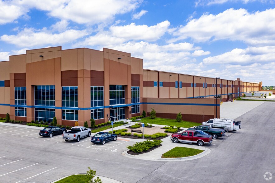 More Photos Of 17700-17790 College Blvd, Lenexa Distribution For Lease