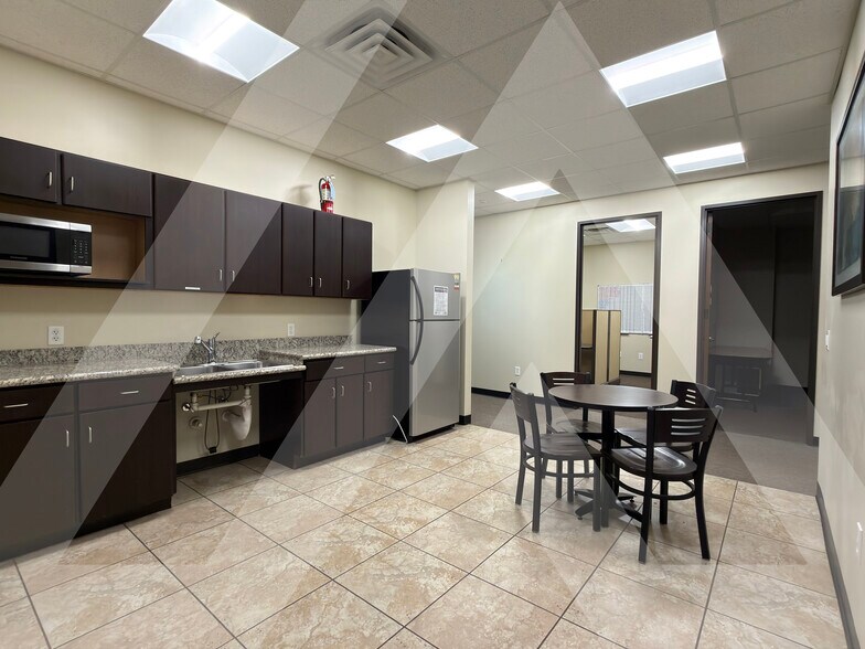 More Photos Of 10455-10505 Fountaingate Dr, Stafford Office For Lease