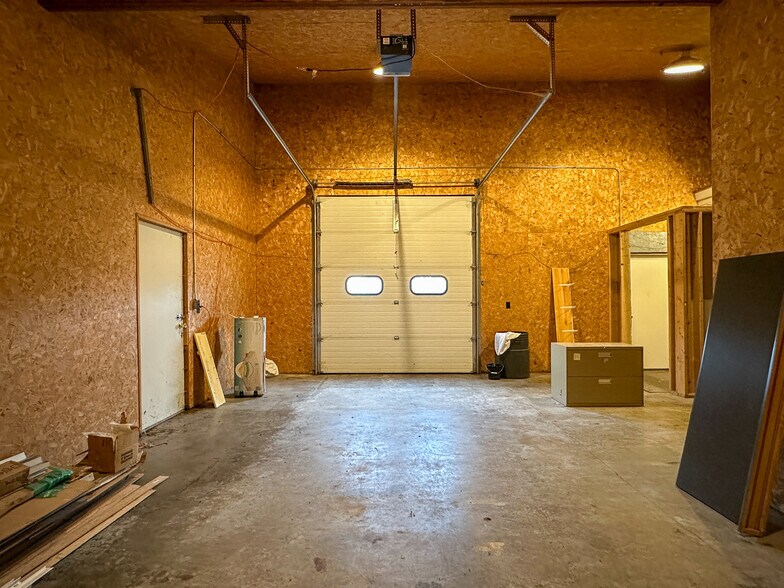 More Photos Of 233 S 8th St, Medford Office For Sale