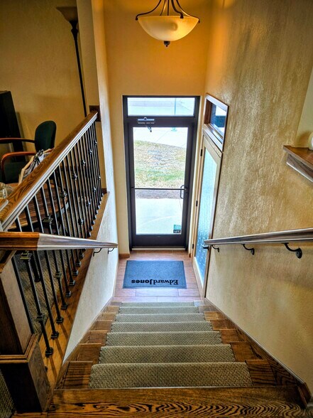 More Photos Of 101 7th St S, Saint James Freestanding For Lease