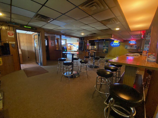 More Photos Of 1803 Main St, Green Bay Bar For Sale