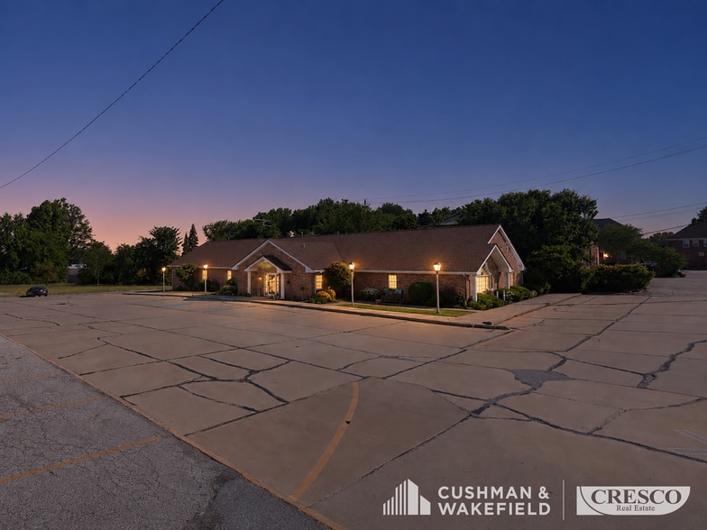 Primary Photo Of 29303 Euclid Ave, Wickliffe Restaurant For Sale