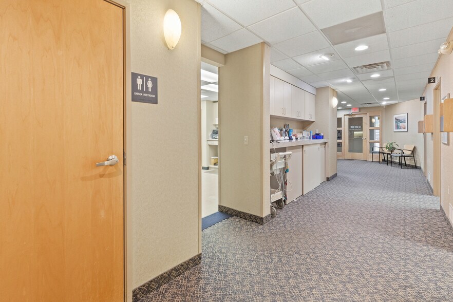 More Photos Of 24548 W Warren St, Dearborn Heights Medical For Sale