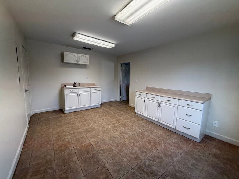 More Photos Of 2367 Rockaway Industrial Blvd, Conyers Industrial For Lease