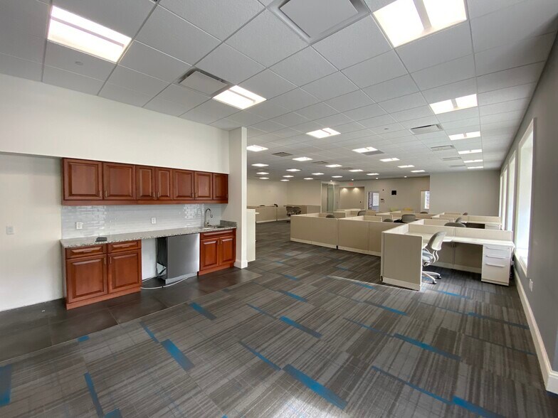 More Photos Of 130 S Union St, Traverse City Office For Lease