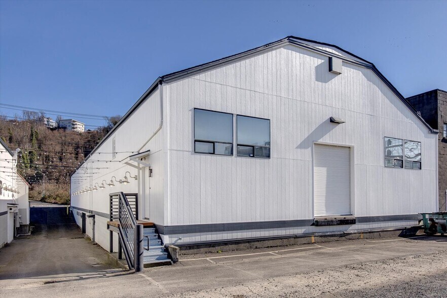 More Photos Of 1415-1419 Elliott Ave W, Seattle Unknown For Lease