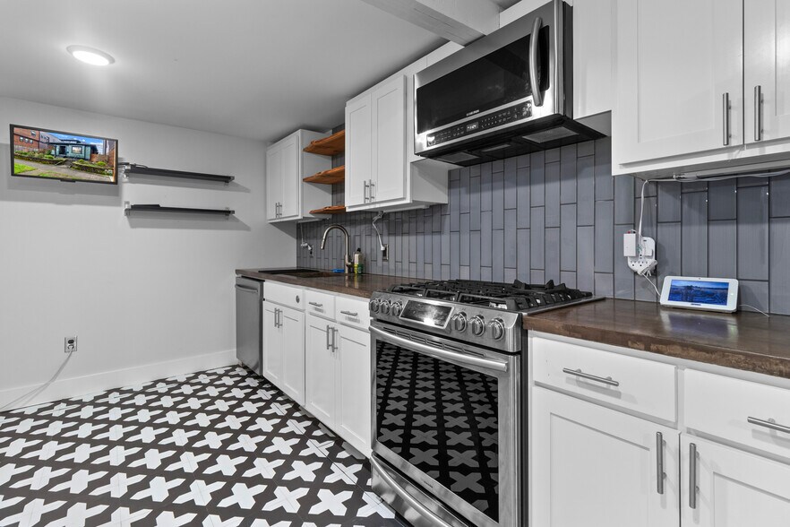 More Photos Of 5130 N Lombard St, Portland Freestanding For Sale