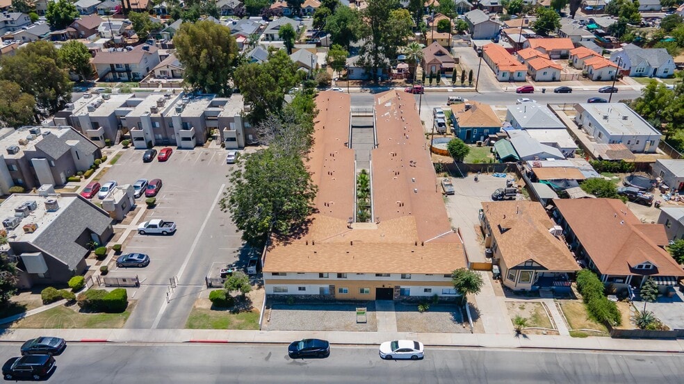 More Photos Of 1905 California Ave, Bakersfield Apartments For Sale