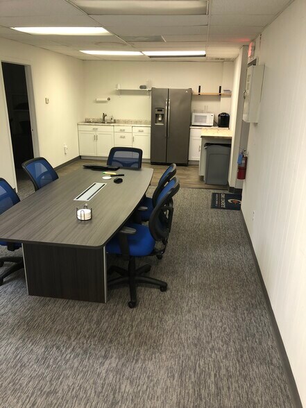 More Photos Of 417 Magnolia St, Altamonte Springs Light Distribution For Lease