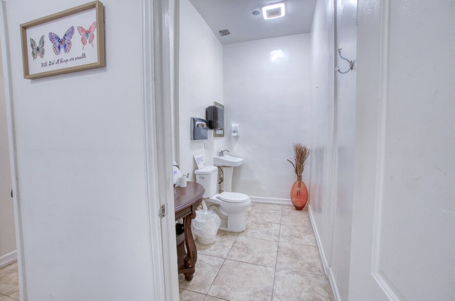 More Photos Of 11123 S Western Ave, Los Angeles Religious Facility For Sale