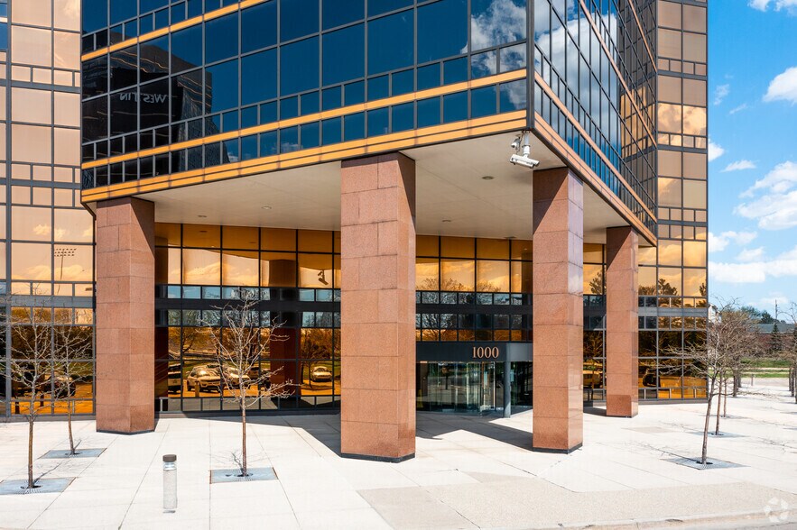 More Photos Of 1000 Town Center, Southfield Office For Lease