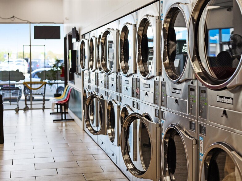 More Photos Of 2203-2215 Gus Thomasson Rd, Dallas Freestanding For Lease