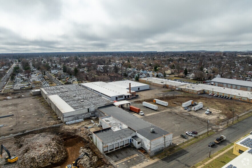 More Photos Of 1437 E State St, Hamilton Unknown For Lease