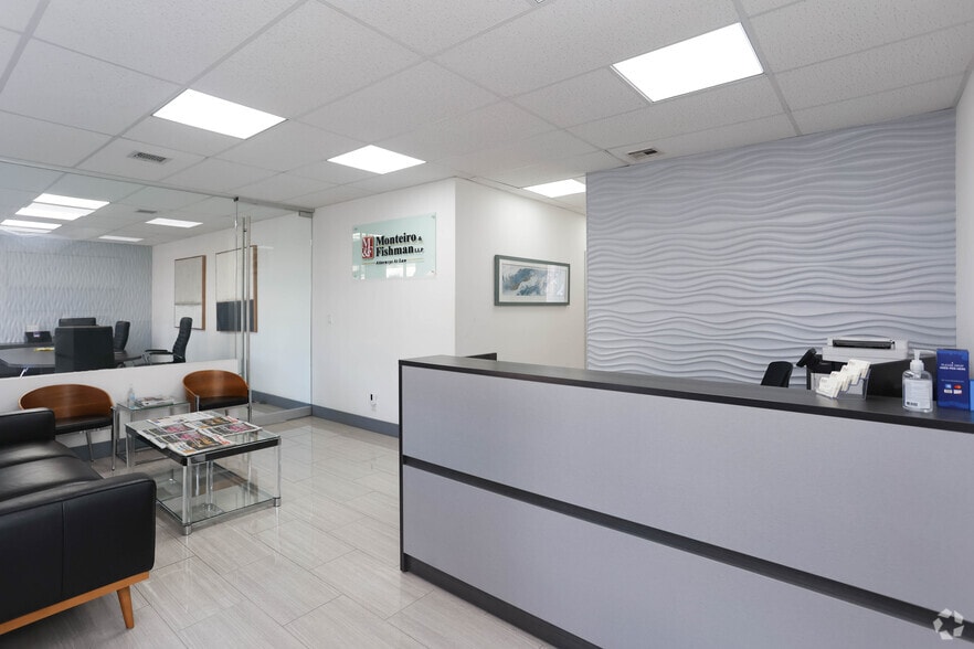 More Photos Of 91 N Franklin St, Hempstead Office For Sale