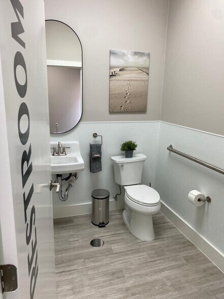 More Photos Of 2811 Airline Dr, Houston Unknown For Lease