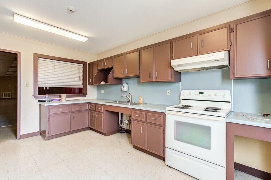 More Photos Of 3802-3806 Interstate 27, Lubbock Office For Sale