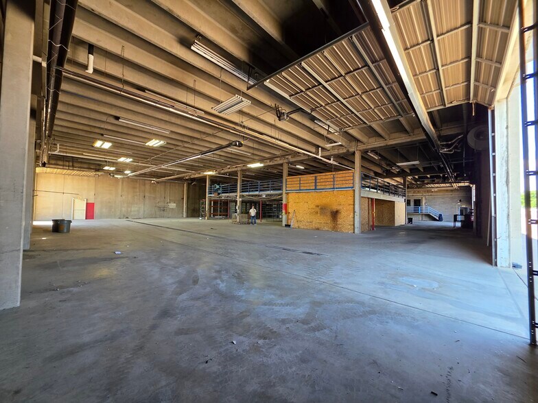 More Photos Of 810 22nd Ave, Greeley Warehouse For Lease
