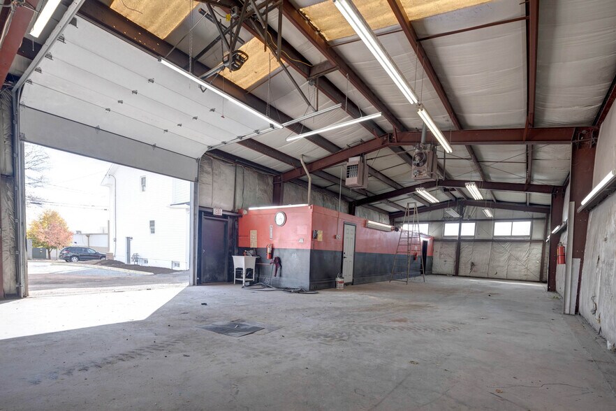 More Photos Of 12 Jansen Ave, Woodbridge Warehouse For Sale
