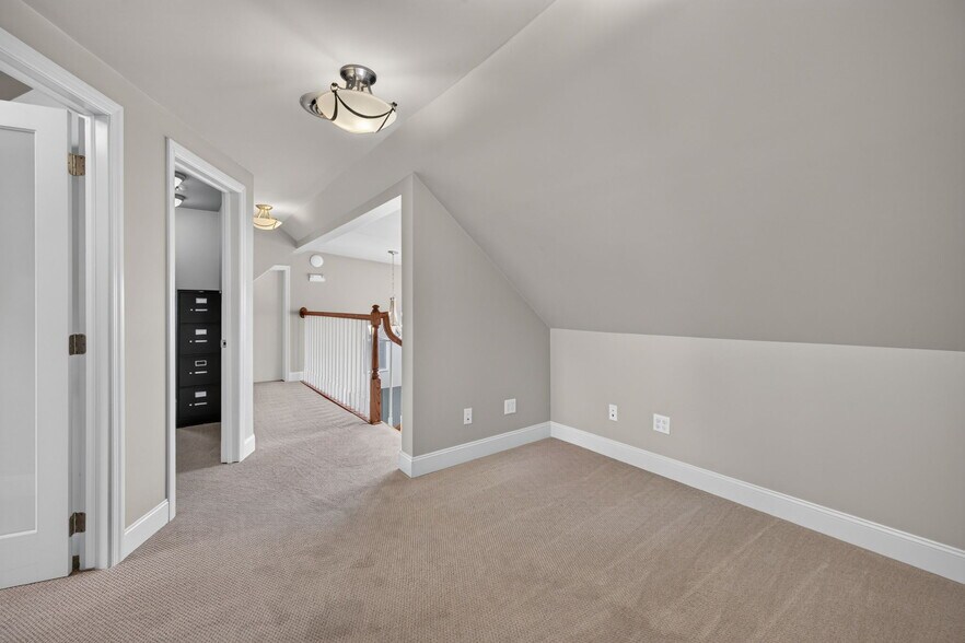 More Photos Of 330 Mahoning St, Milton Office For Sale