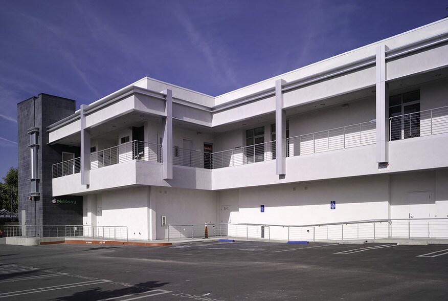 More Photos Of 7288 Sunset Blvd, Los Angeles Office For Lease