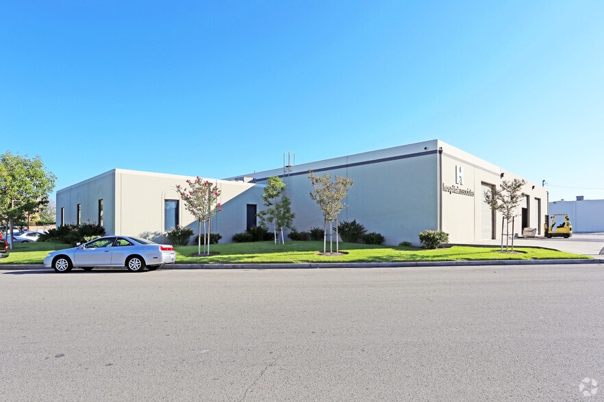 More Photos Of 2886 E Blue Star St, Anaheim Warehouse For Lease