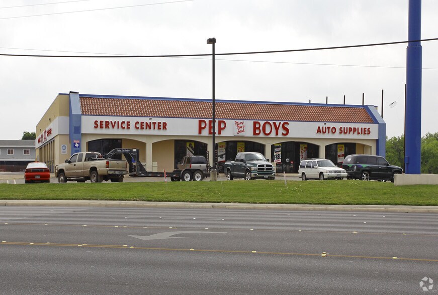 More Photos Of 6200 San Pedro Ave, San Antonio Auto Repair For Lease