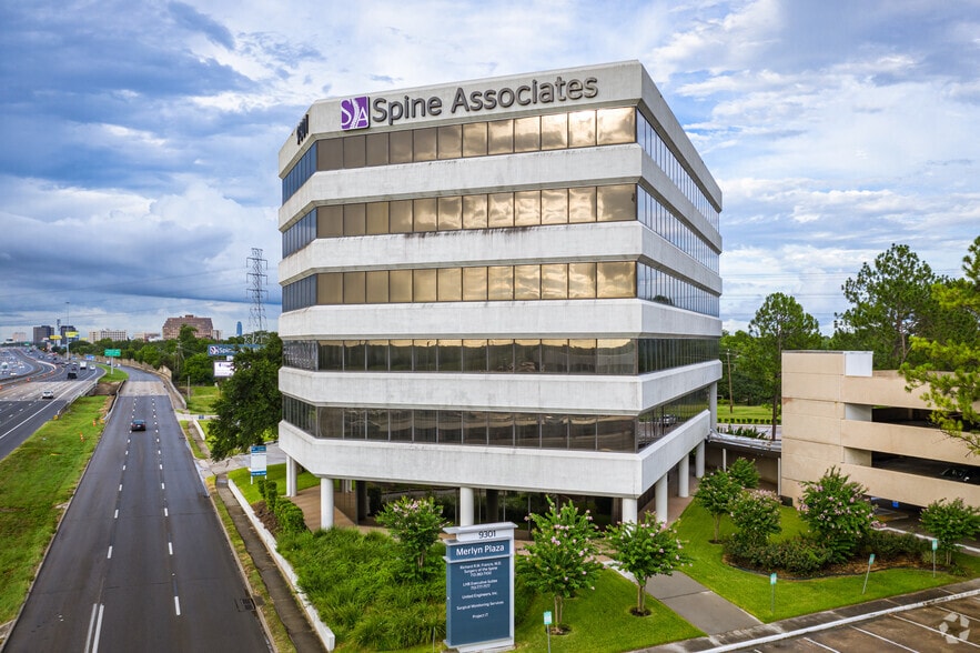 More Photos Of 9301 Southwest Fwy, Houston Office For Lease