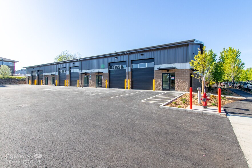 More Photos Of 2754 SW 6th St, Redmond Warehouse For Lease