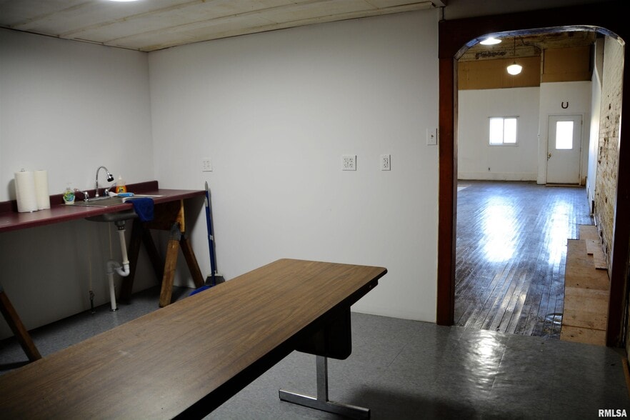 More Photos Of 114 Market St, Colchester General Retail For Sale