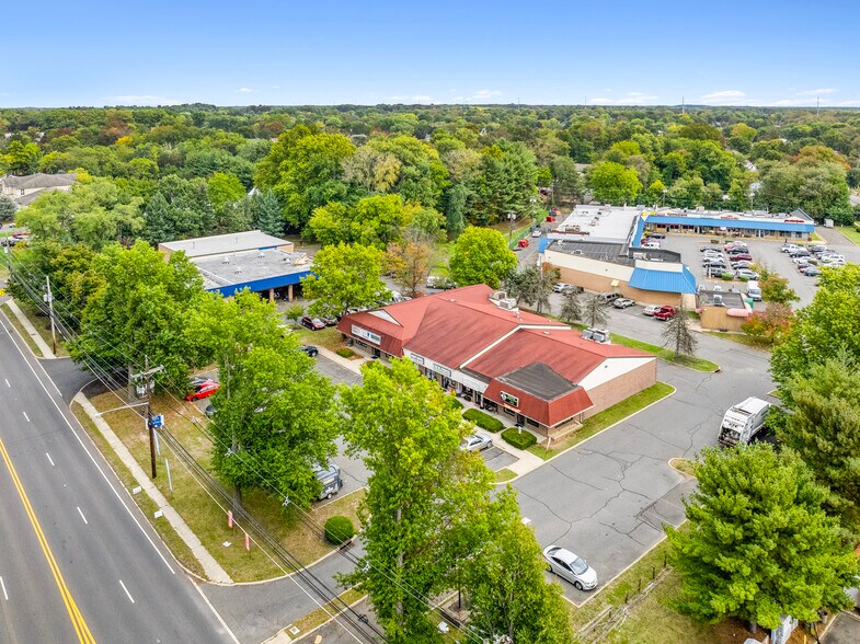 More Photos Of 3257 Quakerbridge Rd, Hamilton Freestanding For Lease