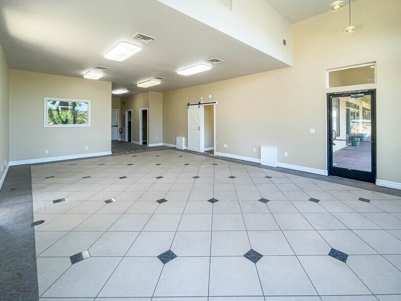 More Photos Of 2198 NE Stephens St, Roseburg Medical For Sale