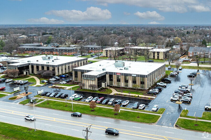 More Photos Of 3033 W Jefferson St, Joliet Office For Lease