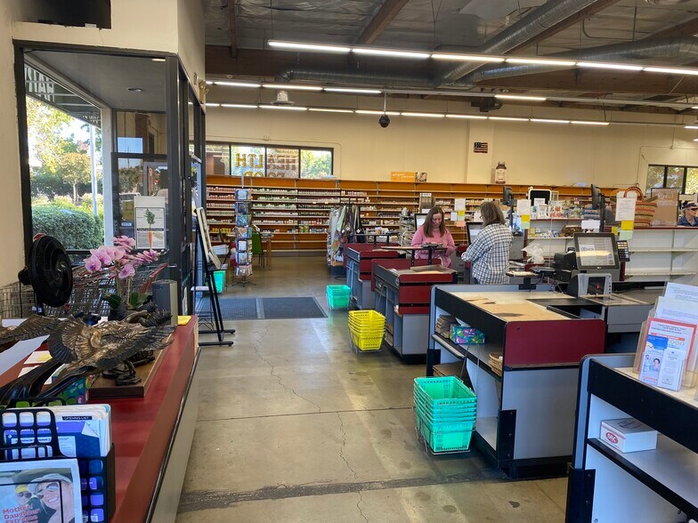 More Photos Of 2395 Monument Blvd, Concord Showroom For Sale