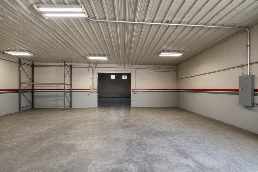 More Photos Of 616A-622 S Main St, Hebron Warehouse For Sale