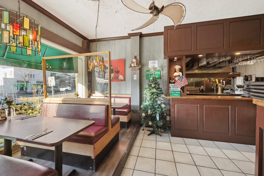 More Photos Of 21 Hill St, Southampton Restaurant For Lease