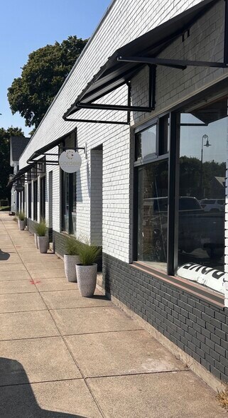 Primary Photo Of 41-47 High St, Reading Restaurant For Lease