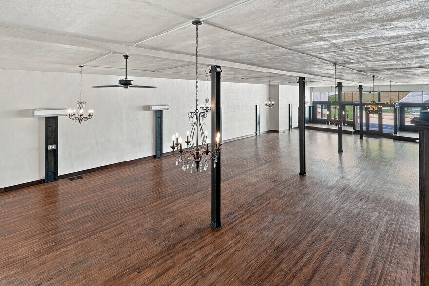 More Photos Of 204 S Broadway, Salisbury Specialty For Sale