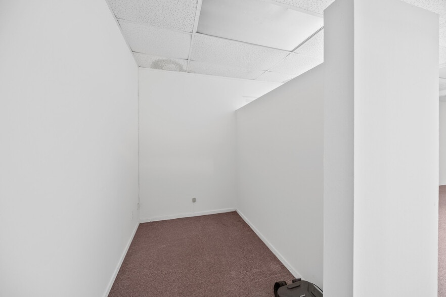 More Photos Of 15201 Prairie Ave, Lawndale Flex For Sale