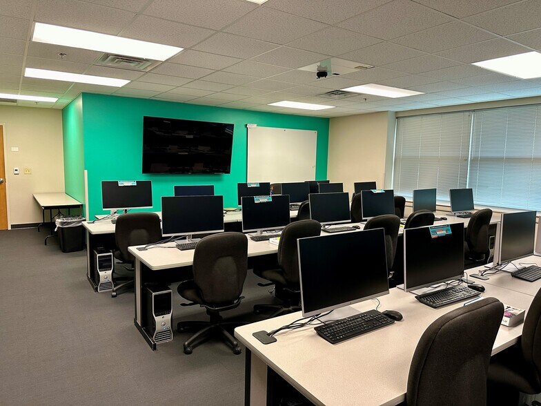 More Photos Of 100 Constitution Dr, Virginia Beach Office For Lease