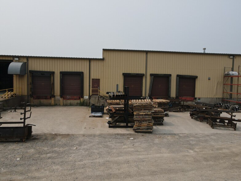 More Photos Of 800 Weston Ave, Kendallville Manufacturing For Lease